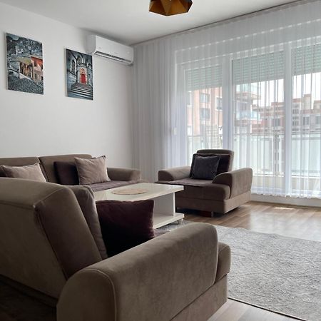 Entire Apartment - Near The Center Priština Exteriér fotografie