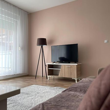 Entire Apartment - Near The Center Priština Exteriér fotografie